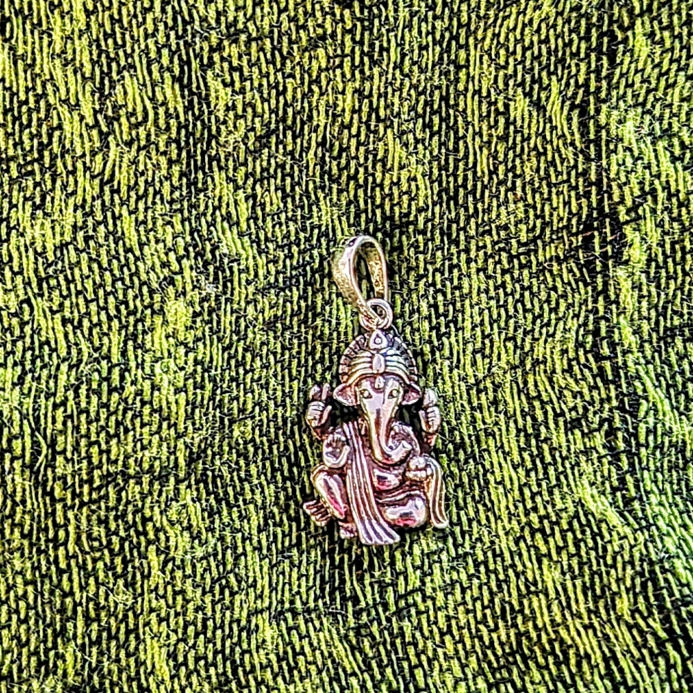 Elegant Silver Ganesh Pendant Necklace